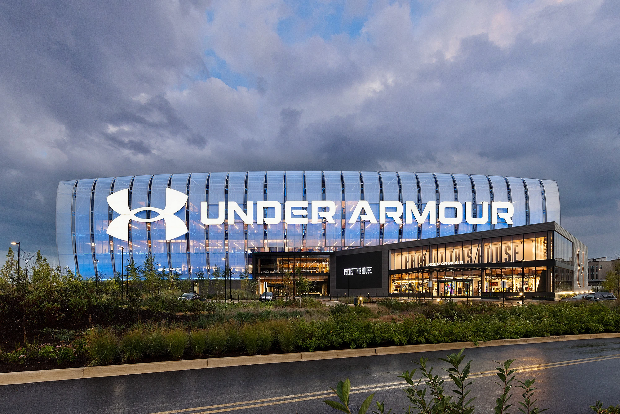 Under Armour: Экосистема производительности — Как инженерный подход изменил мир профессионального спорта